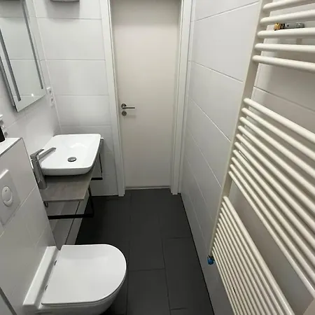 On The Rhine, Kolonia