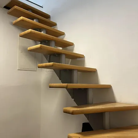 On The Rhine, Apartament