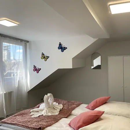 On The Rhine, Apartament *