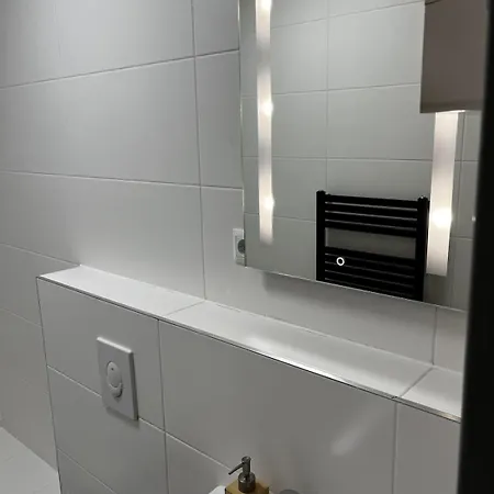 On The Rhine, Kolonia