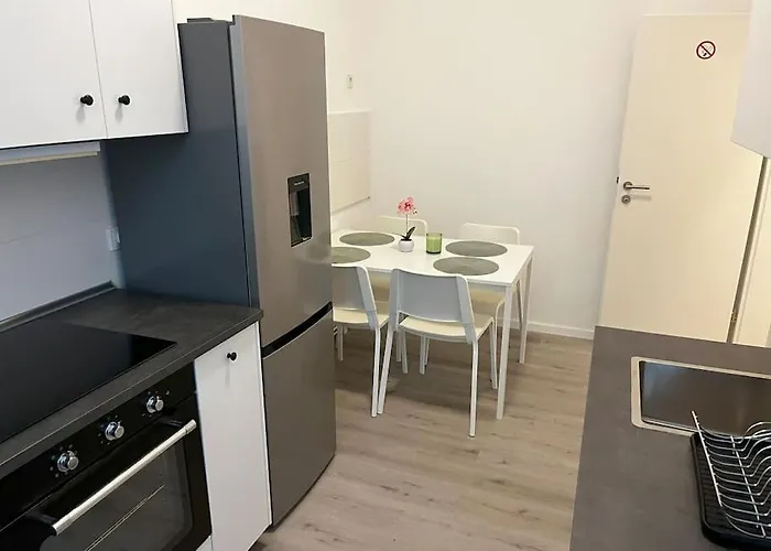 On The Rhine, Lägenhet *