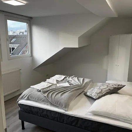 On The Rhine, Appartement Keulen