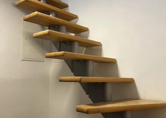 On The Rhine, Lejlighed