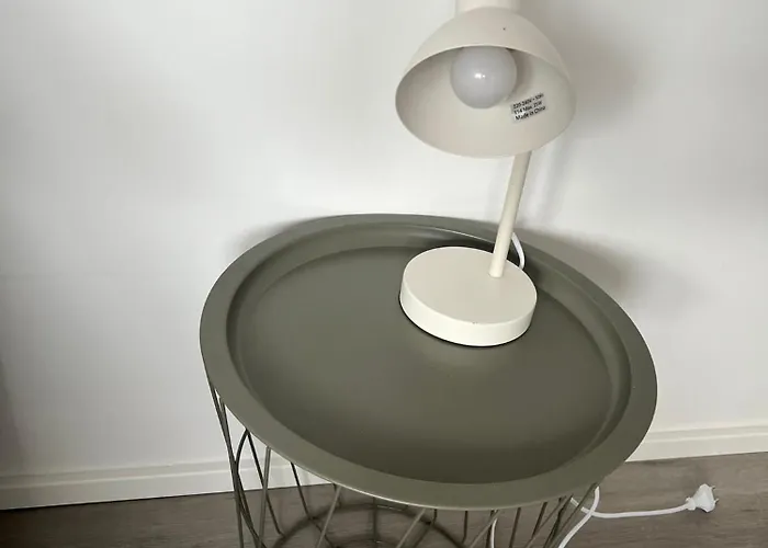 On The Rhine, Lejlighed