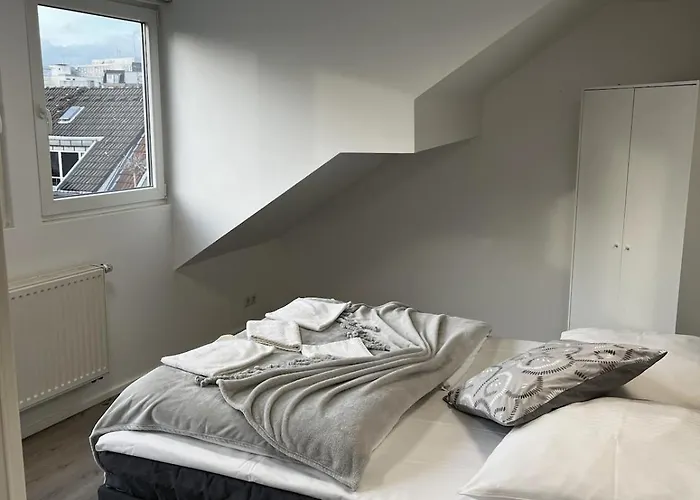 On The Rhine, Apartamento Colonia