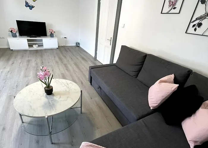 On The Rhine, Apartamento